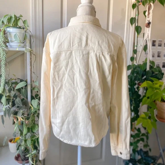 Nasty Gal — Pocket Front Oversized Denim Shirt - Picture 4 of 10